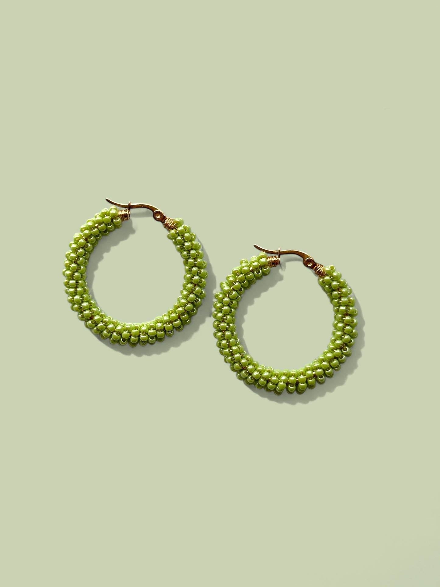 Beaded Hoops (useita värivaihtoehtoja)